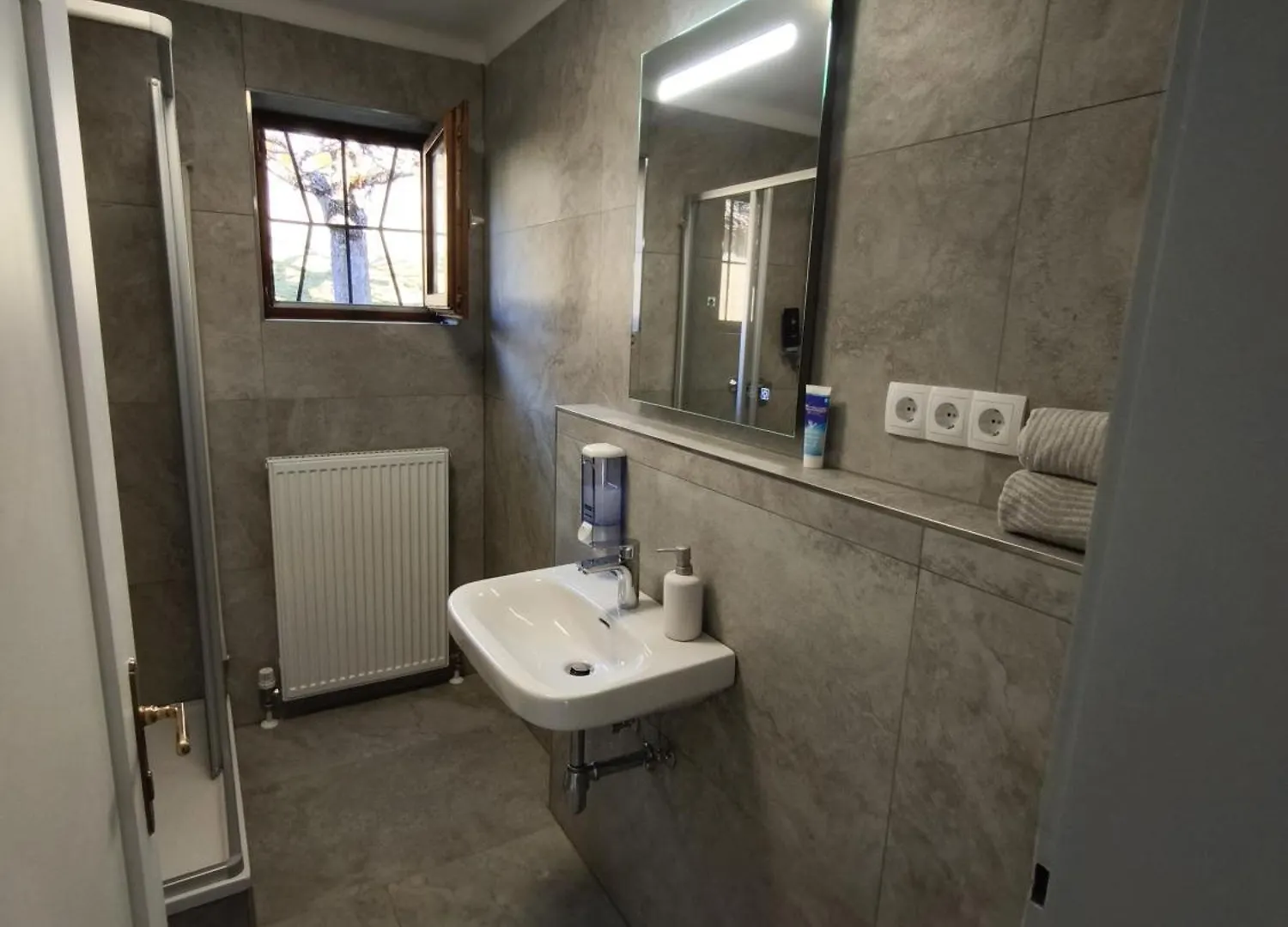 Spacious Room In Modern Flat Innsbruck 0*,